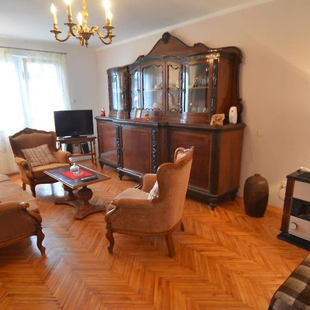 Condominium Apartment Ровин Екстериор снимка