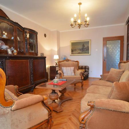 Condominium Apartment Ровин Екстериор снимка