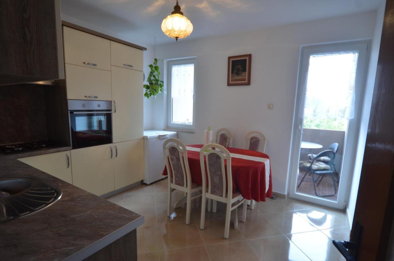 Condominium Apartment Ровин Екстериор снимка