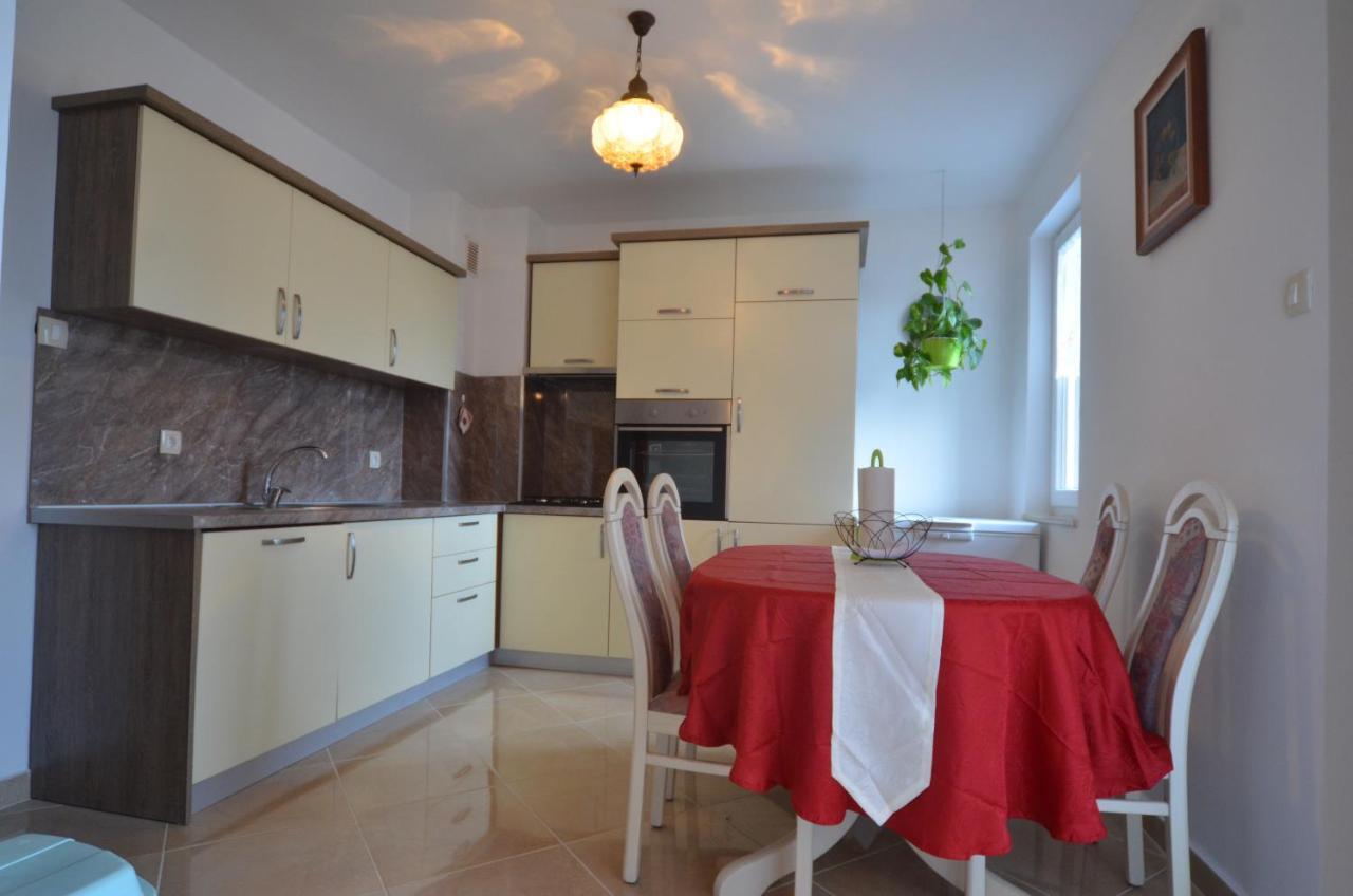 Condominium Apartment Ровин Екстериор снимка