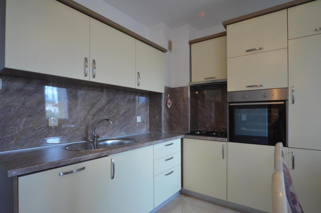 Condominium Apartment Ровин Екстериор снимка