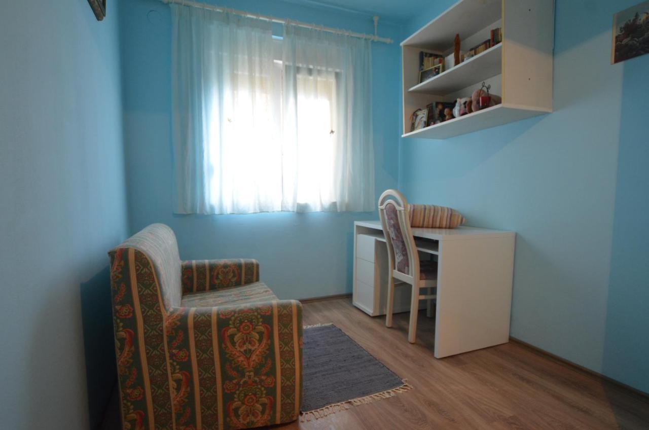 Condominium Apartment Ровин Екстериор снимка