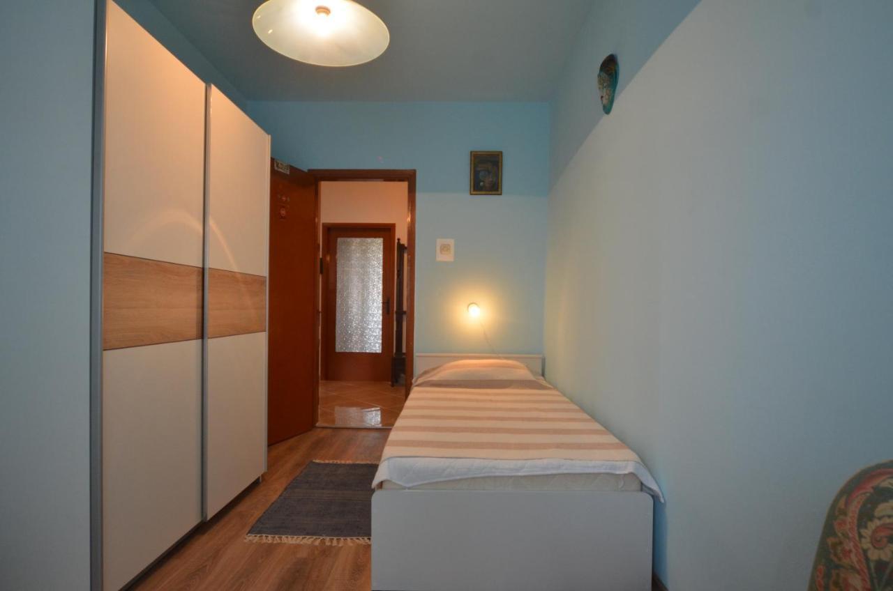 Condominium Apartment Ровин Екстериор снимка