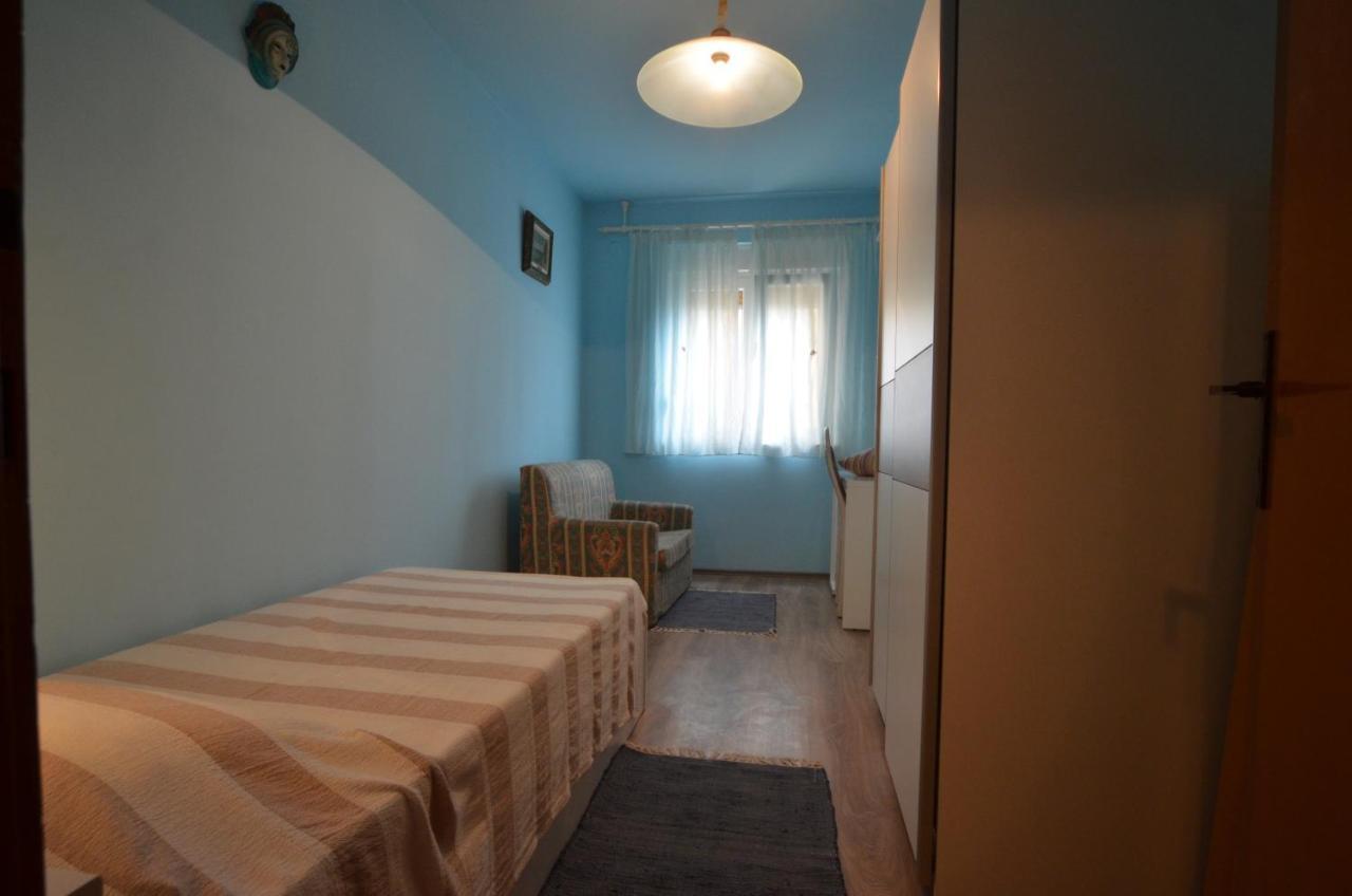 Condominium Apartment Ровин Екстериор снимка