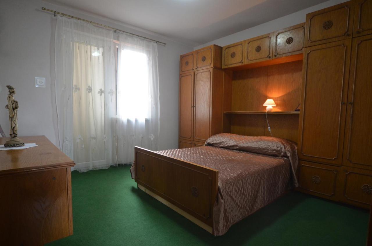 Condominium Apartment Ровин Екстериор снимка