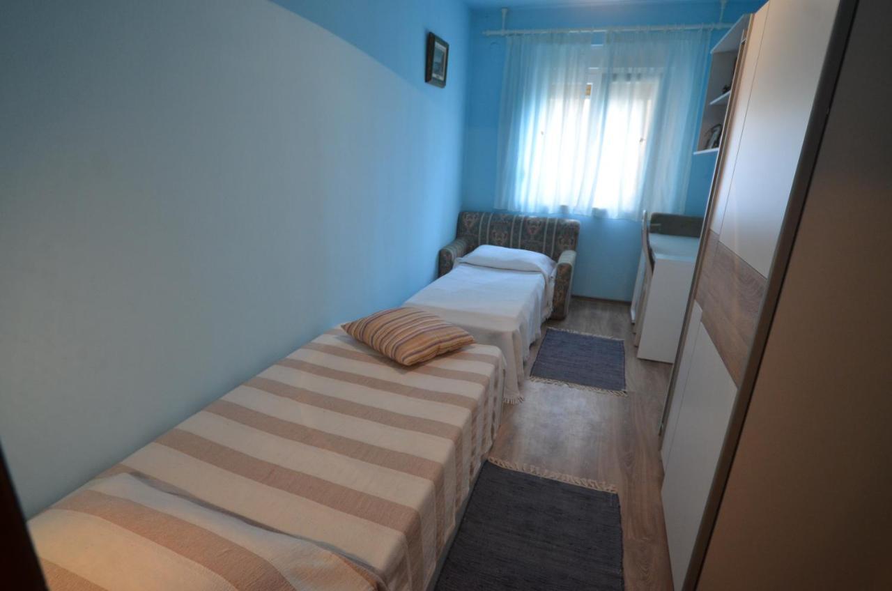 Condominium Apartment Ровин Екстериор снимка