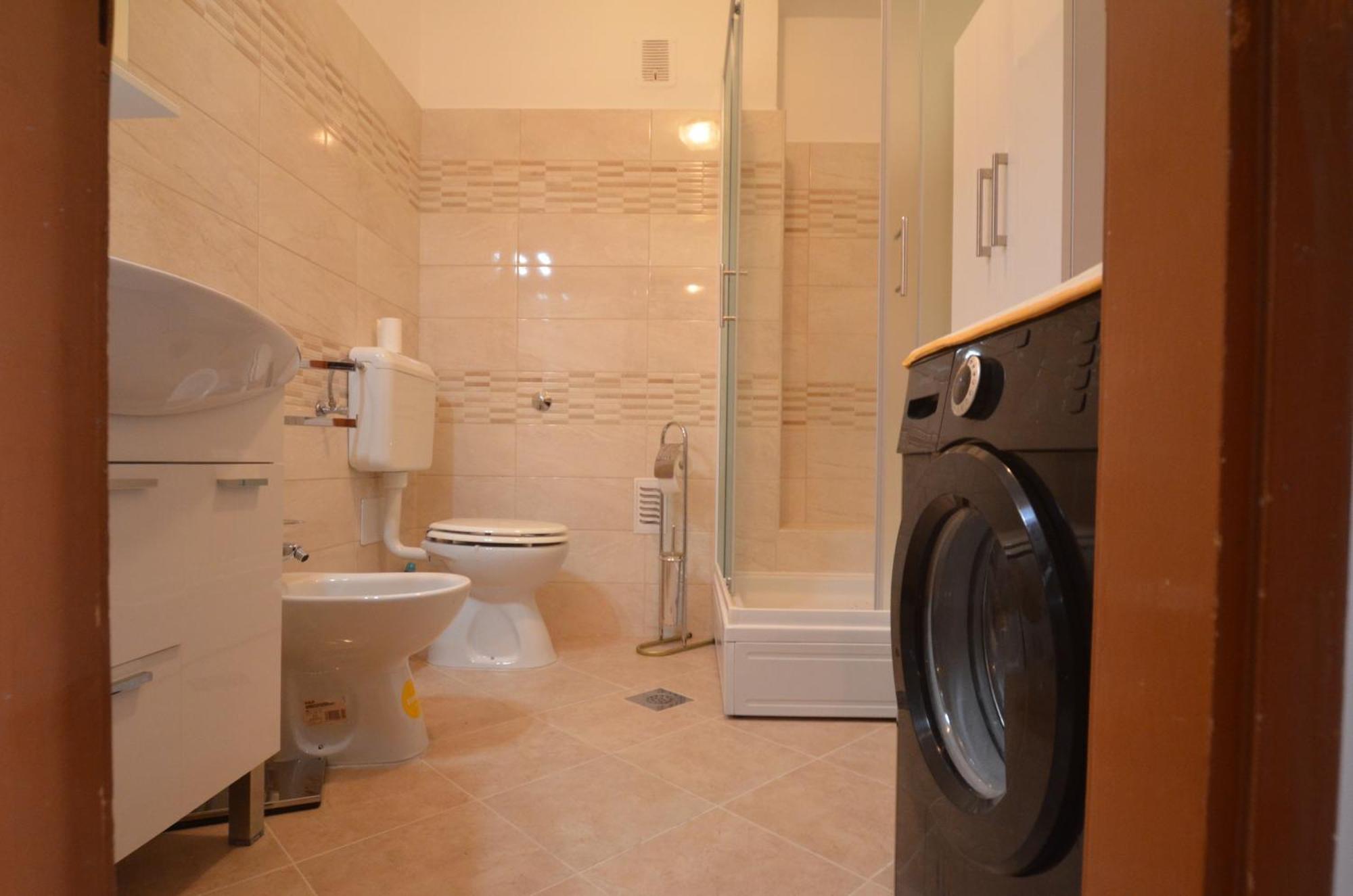 Condominium Apartment Ровин Екстериор снимка